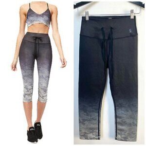 Good American | Cinched Waist Capri Tights - Ombre Camo